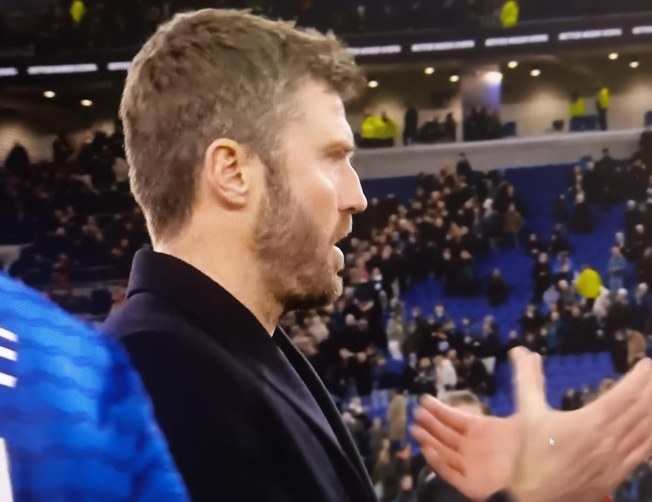 埃弗顿曼联师徒对决，卡里克续写菜鸟传奇今天清晨曼联做客迪金森体育场