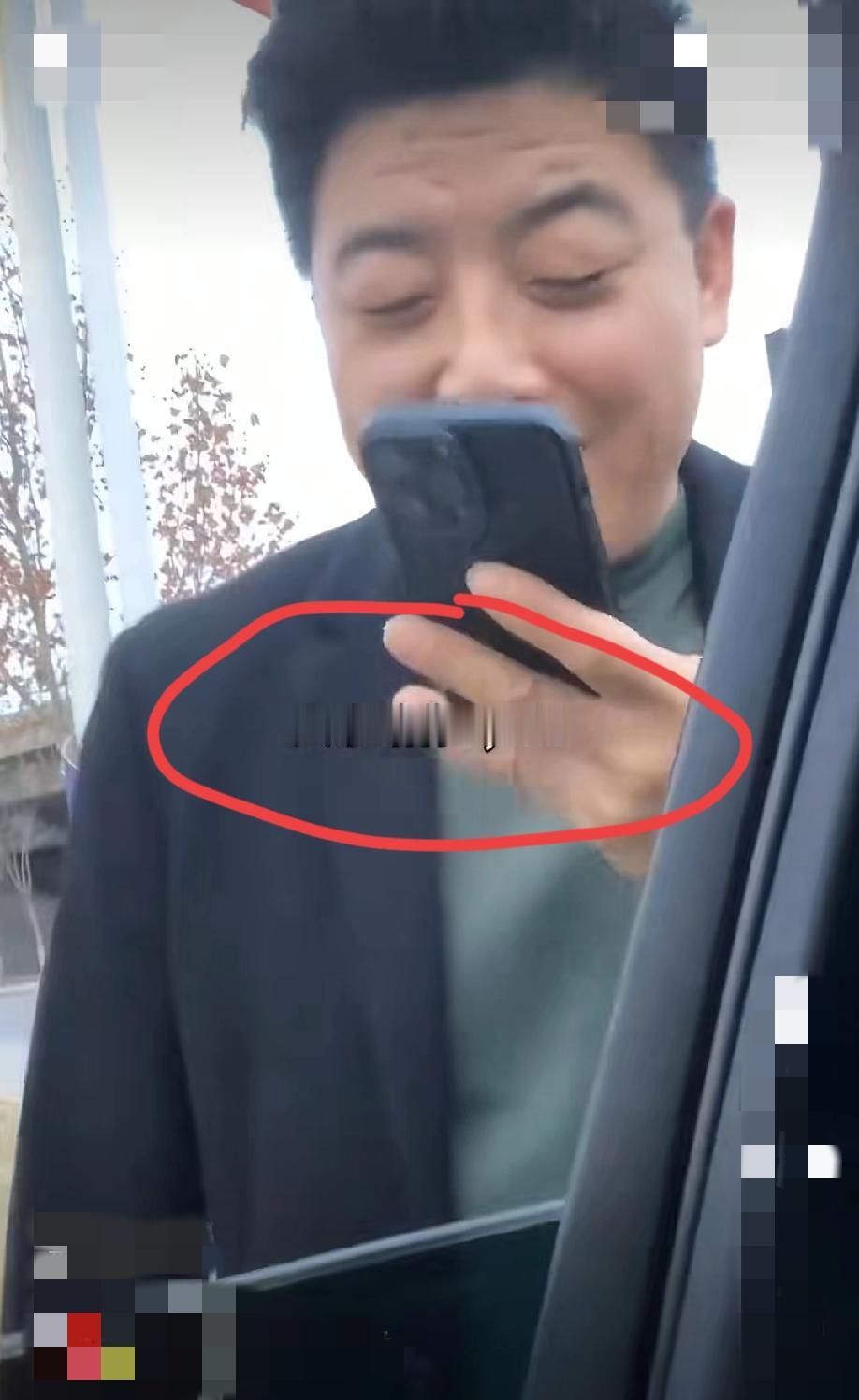 女子的苹果17pm在公园弄丢了，被陌生男子捡到后立马拔卡关机，定位查找到小区门口