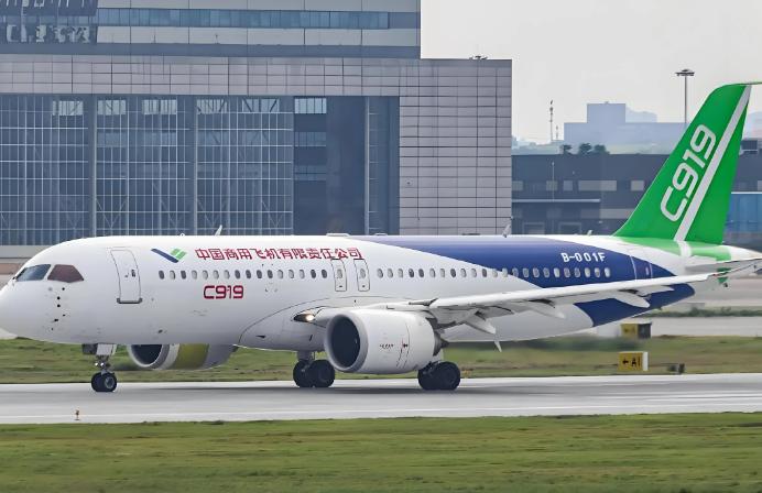 美国估计要气炸了！美国刚暂停向中国商飞出售喷气发动机相关技术，中国国航、东航、南