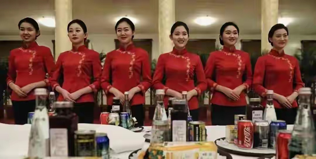 国宴上的服务员，你们辛苦了！