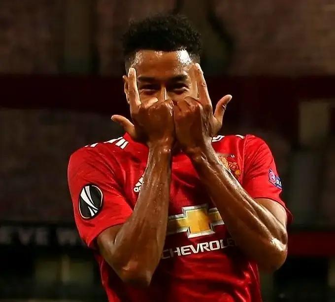 大连人中甲，要签英超球星？32岁林加德，刚在韩国踢完19场。别嫌他年纪。1