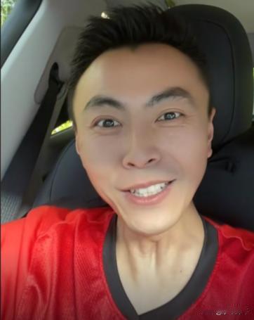 最近海港那边的知名球迷邱少，公开嘲讽了申花球迷、媒体人秦天。就因为秦天说了句，