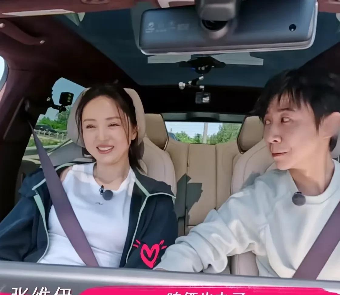 张维伊对董璇说：“咱俩把婚礼办了吧！”董璇不太情愿的说：“办婚礼老累了，你没办过