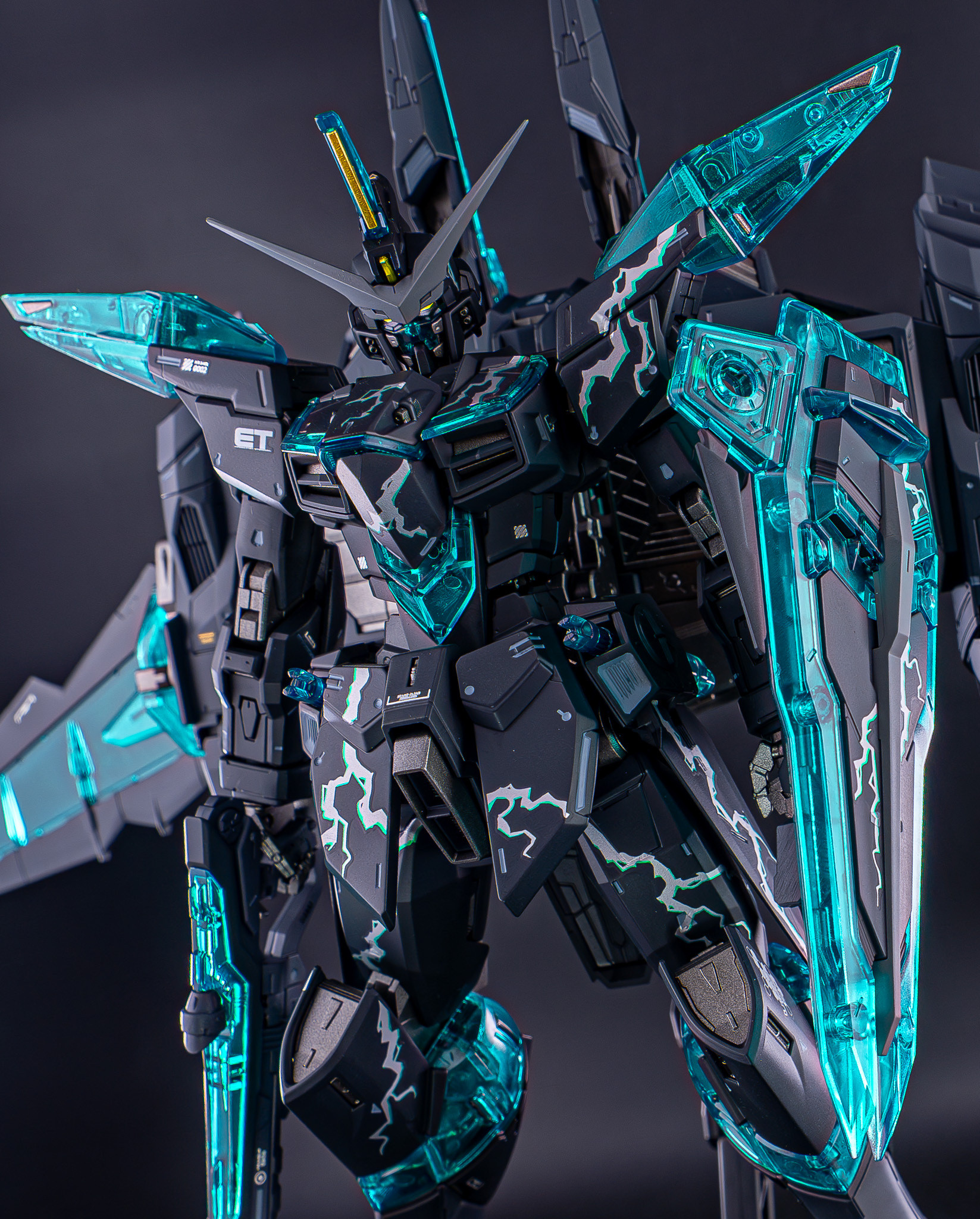 G-works的MG正义高达[交叉对比色/透明绿]全图释出高达模型高达模