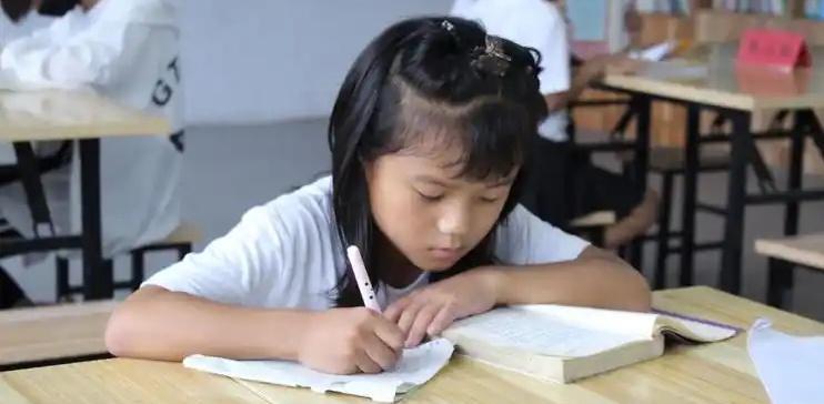陪读多年，才敢告诉你的关于小学的一个真相。那就是小学五年级之后成绩还是差的，到