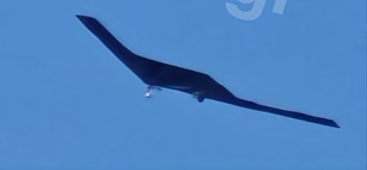 传说中的RQ-180战略无人机希腊上空露真容，参与史诗狂怒行动？据2026年