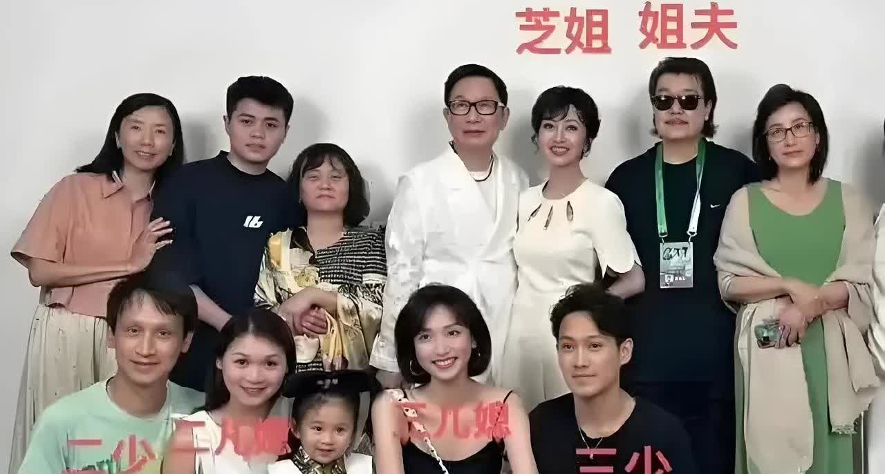 原来赵雅芝的生活这么苦，被三个儿子常年啃老。港媒爆料，71岁的赵雅芝之所以仍不退