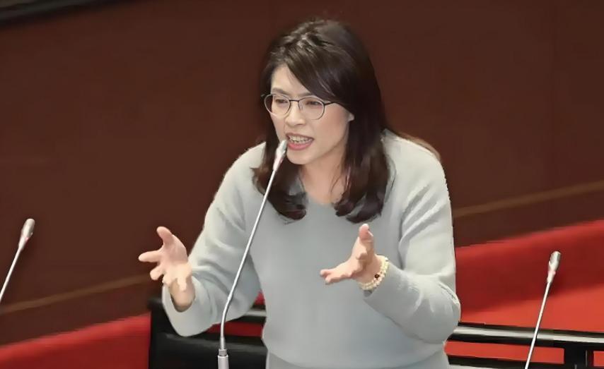 台湾正在竞选国民党主席的郑丽文说，请大陆的一些朋友不要对台湾喊打喊杀。要知道台湾
