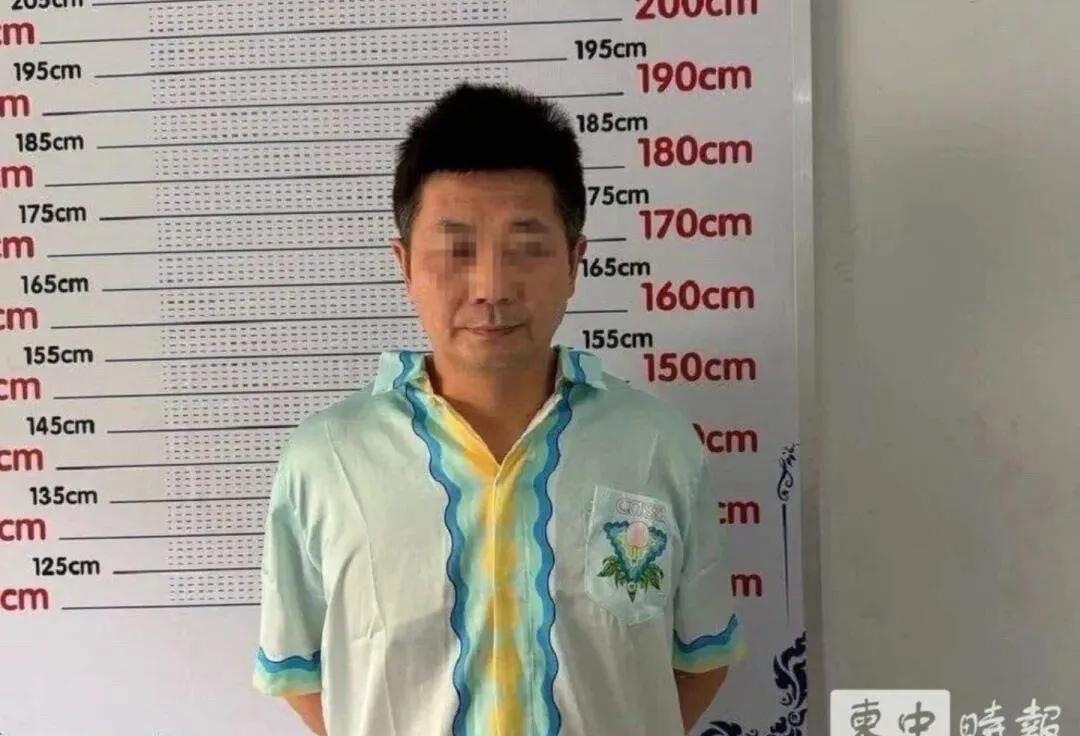 此人便是刘忍，拥有柬埔寨安徽商会会长和海外政协委员的头衔。实则涉嫌谋杀、电诈、洗