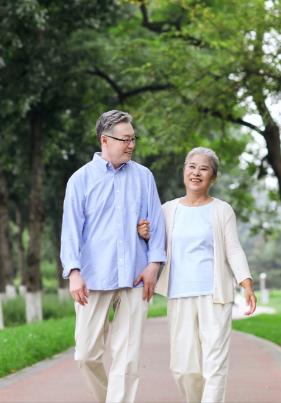 长寿口诀就这四句话！第一句，一把蔬菜一把豆，一个鸡蛋加点肉。第二句，三餐两倒