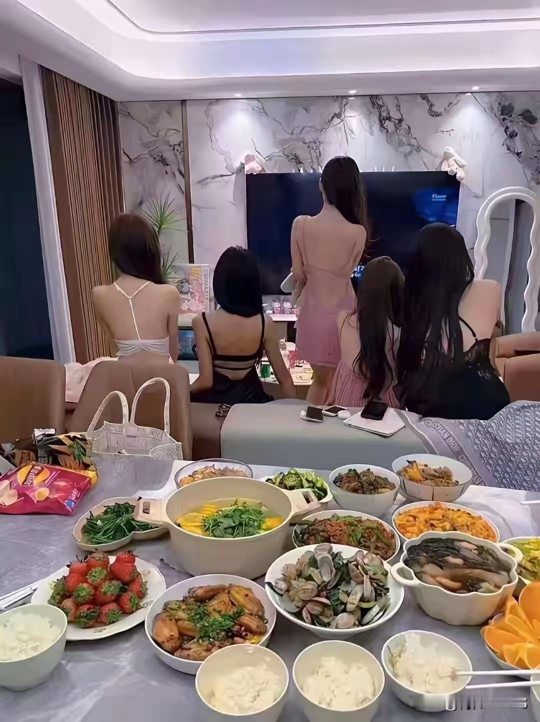 目测没几个菜能拿得出手的，这样的饭局约你去参加你会去吗？下班的时候