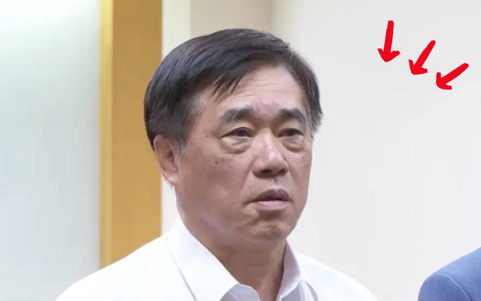 郝龙斌拿县市首长撑场面，这招看着唬人，实则暴露了他的底气不足！郑丽文去见马英九拿