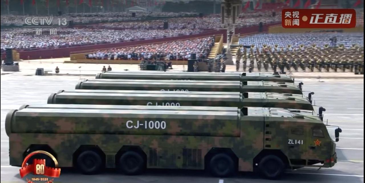 长剑1000是这次除了DF-61之外最让人意外的武器，高超音速巡航导弹，常核兼备