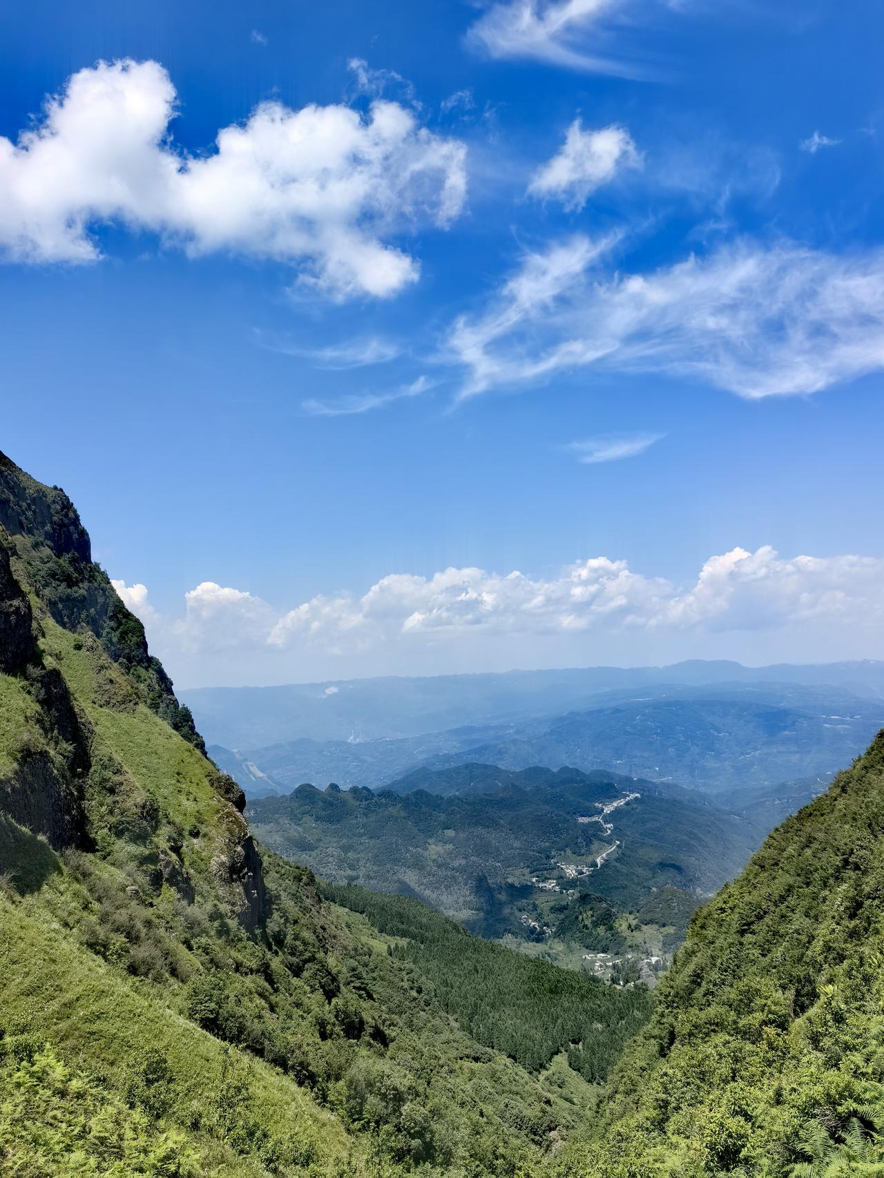 有啥说啥。贵州六盘水真不愧为凉都，平均19度的夏吸引了全国来此纳凉的客！乌蒙大草