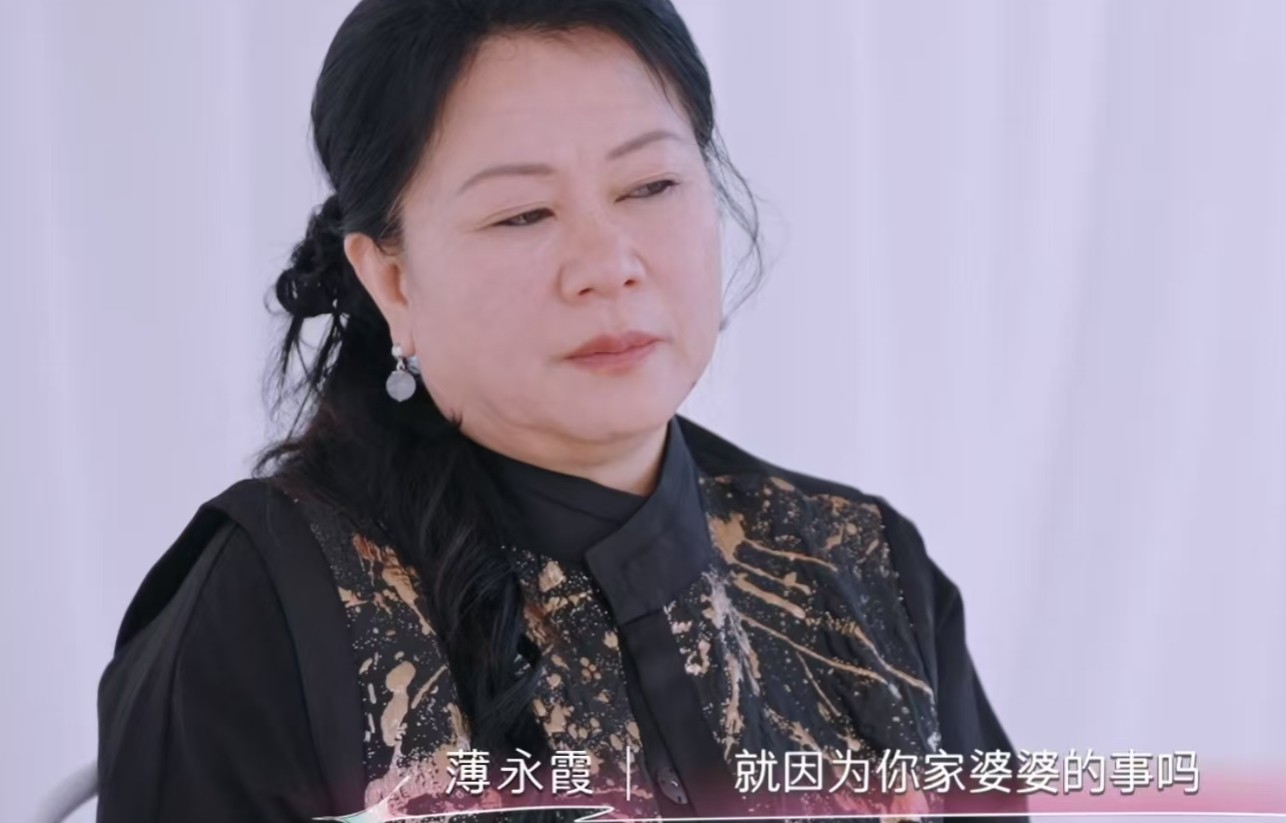 李嘉格妈妈这事儿看得人心里堵得慌。要我说，当妈的真不能这么折腾闺女——自己跟亲家