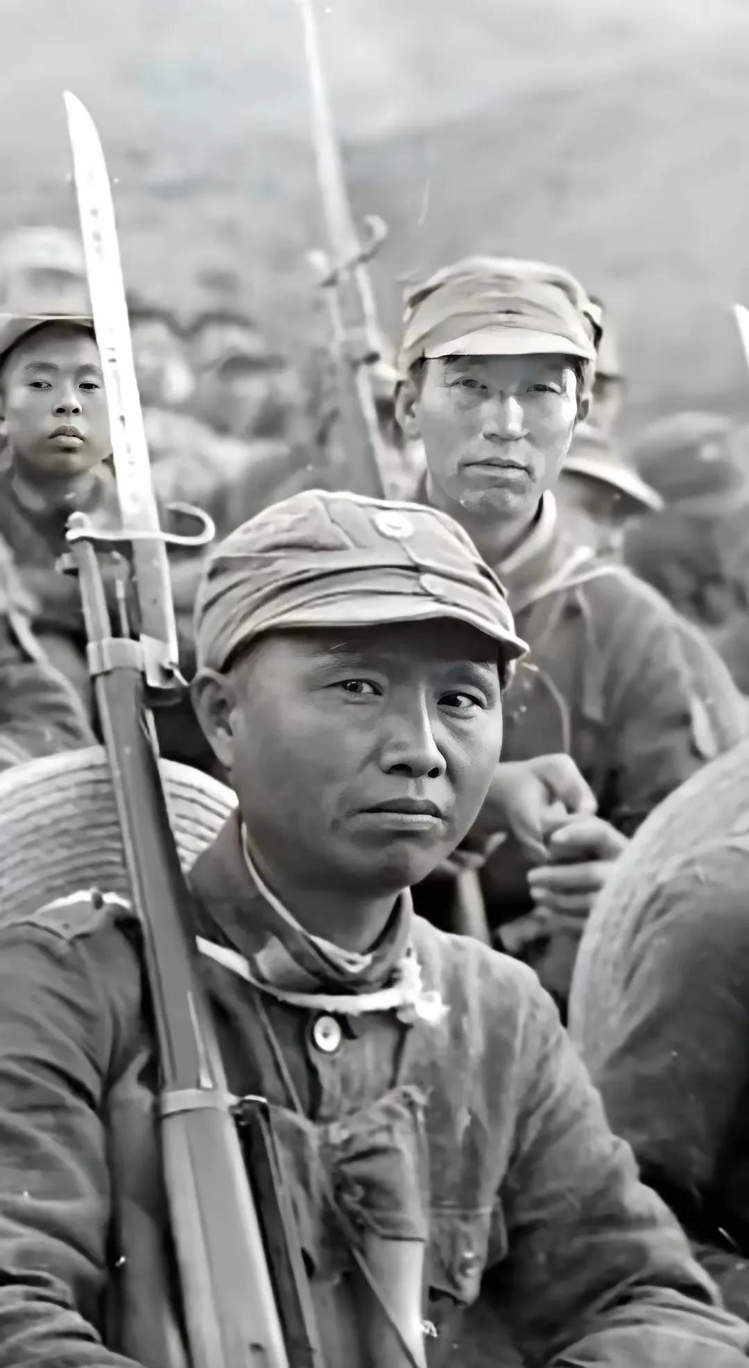 鬼子为何惧怕“老八路”？瞧瞧老八路的眼神便知。这些可都是久经沙场的战士。“老八路