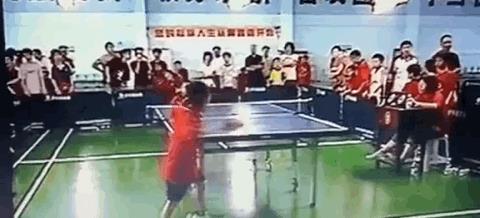 珍贵的王楚钦被“暴打”影像。2005年，5岁的王楚钦野心勃勃，打算去爆冲整个世