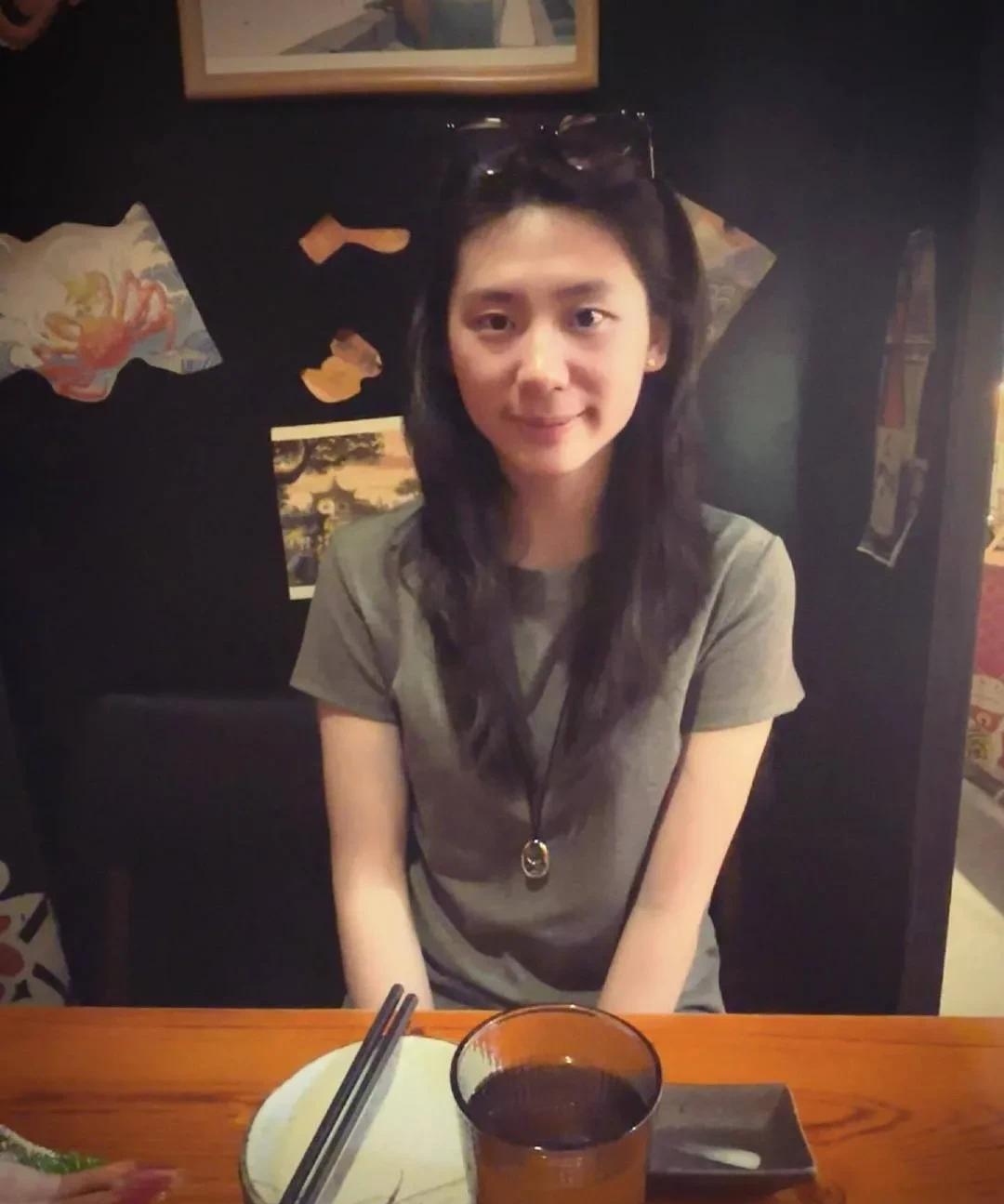 哈哈，头大肩窄的小美女陈熠！为什么总报道说她身高177cm，看她和176cm的