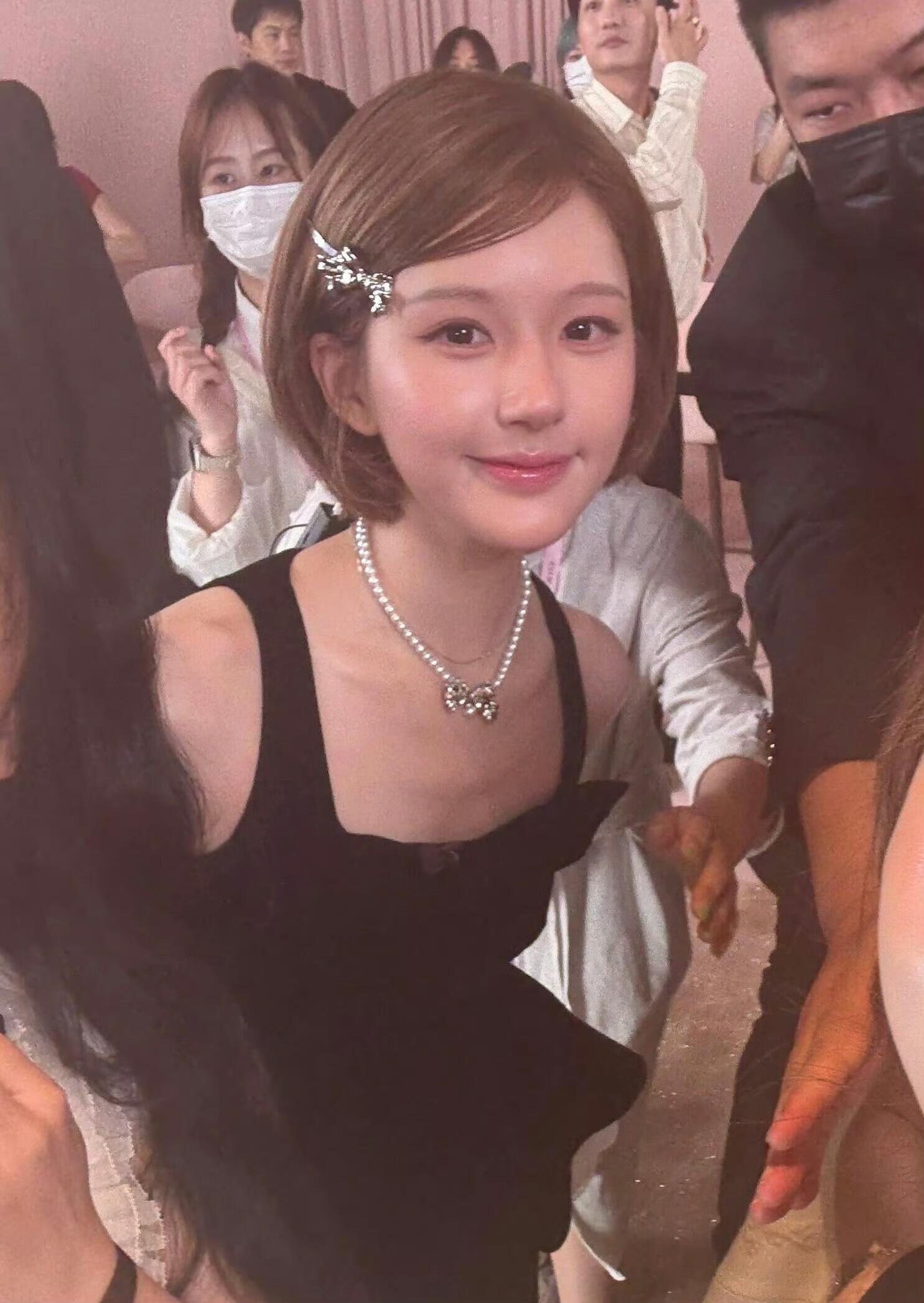 悄咪咪说其实最喜欢露思这个发型了没想到这些都是生图….💕