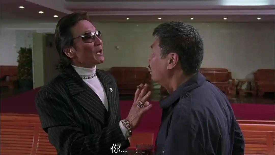 “四哥”谢贤去世，周星驰必然十分悲痛。当年周星驰与香港影视资本巨头交恶，圈内放出
