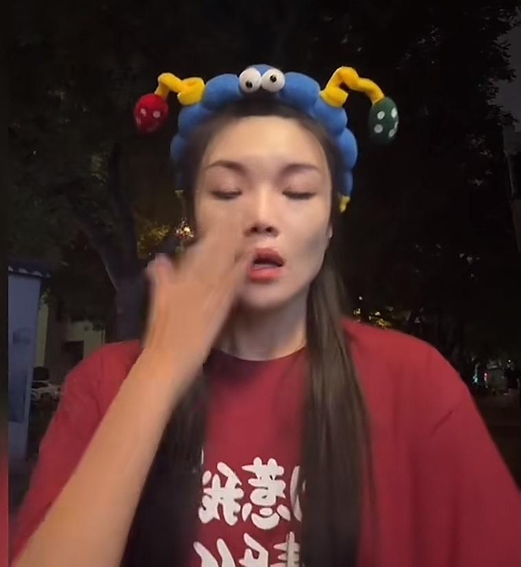 【高兴社售票员让嫂为什么下场怼郭德纲？】近日，著名相声演员张伯鑫员工、高兴社售