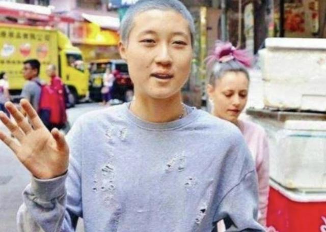 老公有了外心，原配夫妻没有离婚，大多是嫌弃第三者。成龙当年生下私生女以后，多年