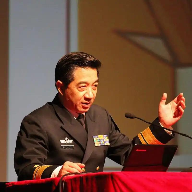 谢谢你张召忠！你真是伟大的预言家！2015年你就说过：“美国啥也不干，让东方大国