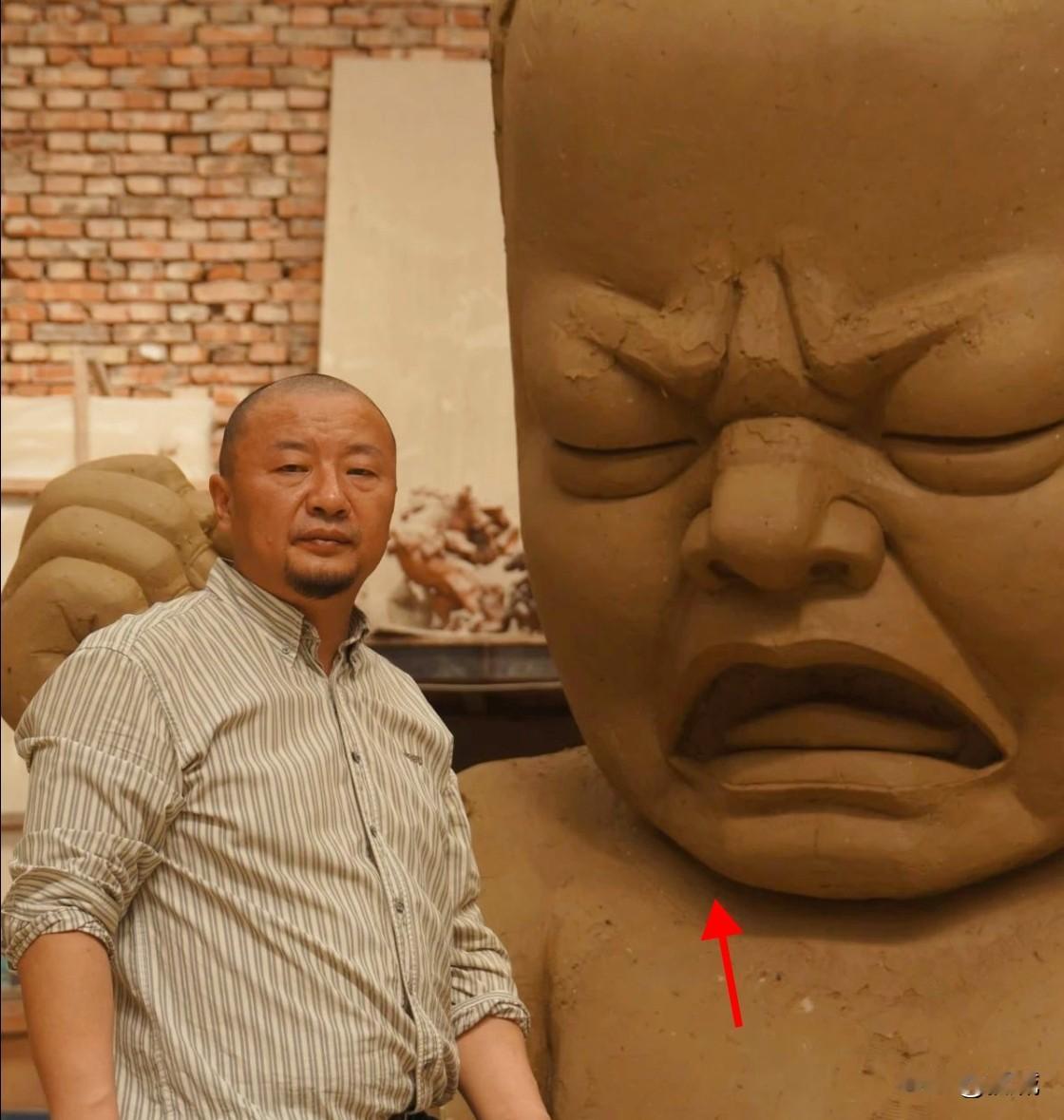 谁能料到，戈壁滩上让无数人动容的“大地之子”，背后是位把荒野当画室的“艺术苦行僧