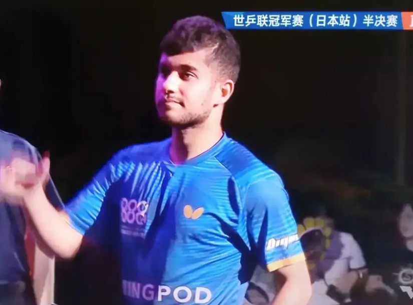 贾哈换了三次衣服，虽然没能挽救失败的命运，但是换衣服真的很管用啊。刚开始，贾