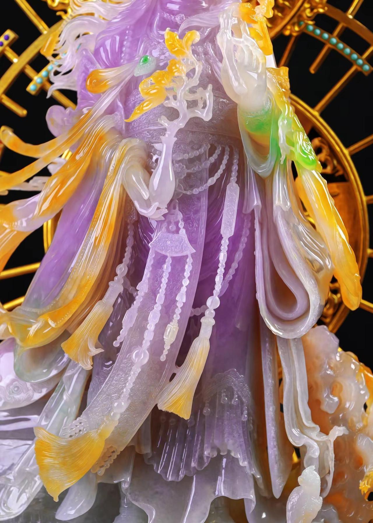恒至尊珠宝携手邹万通玉雕大师👏👏👏历时6年巨作，紫衣观音面世🙏🙏🙏邹