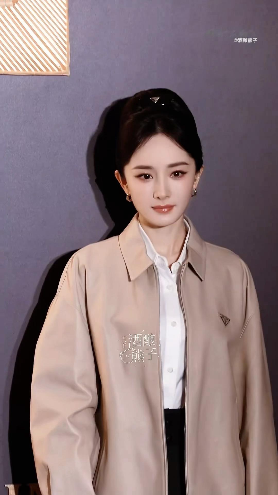 杨幂一抬眼我就知道对味了幂神状态太好了吧！眼睛亮晶晶的！超高清相机生图状态也扛住