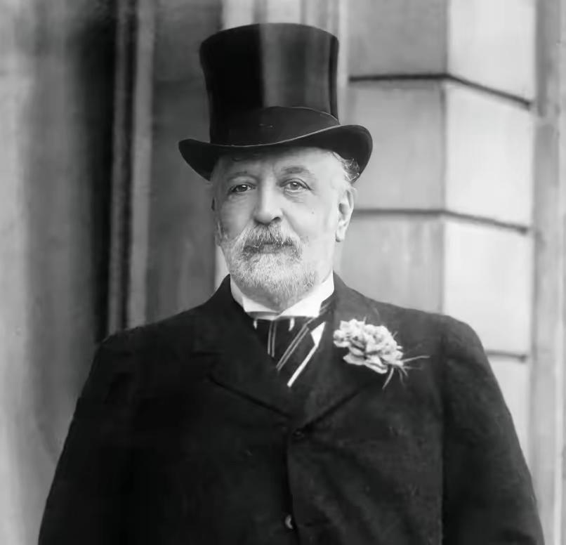 罗斯柴尔德后人酒后吐真言：持有现金是弱者的优越感，囤积房产是中产的甜蜜负债，真正