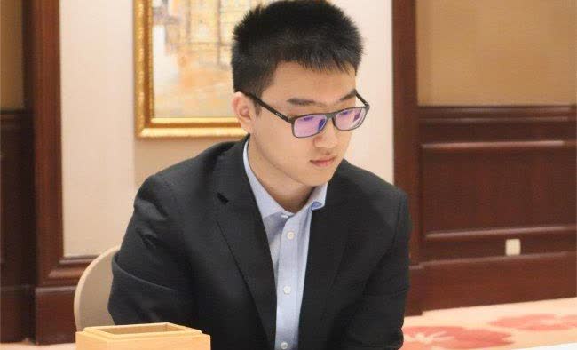 世界最强棋士战决赛屠晓宇执白对阵申真胥今天上午，第一届世
