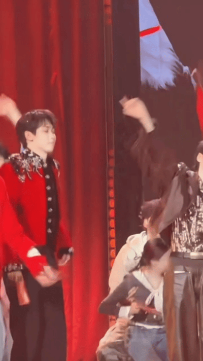 羊来咯升番属于喜人的浪漫谢幕升番太戳心！两狼一羊同框甜度拉满，三小只贴贴互动全是