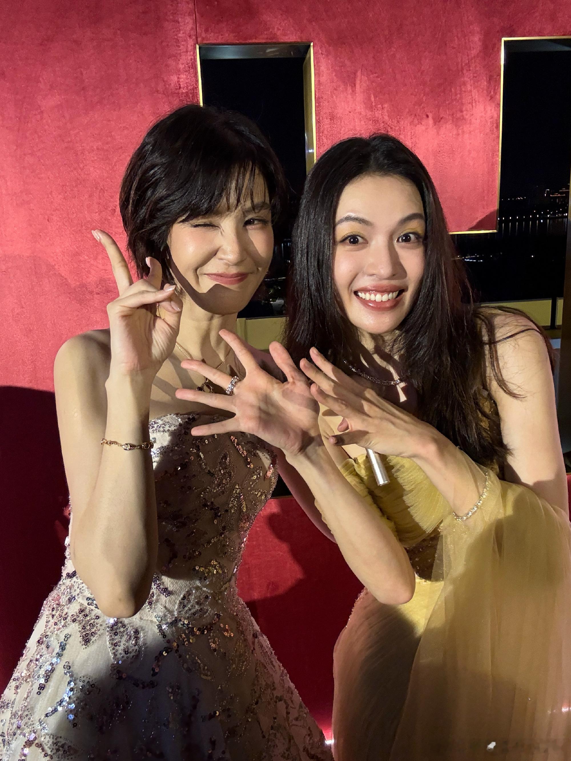钟楚曦曾沛慈合照美女们多贴贴