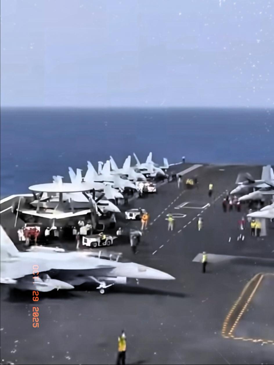 南海坠毁两架军机，特朗普为稳住局势，当地时间10月29日，在日本横须贺的美军基地