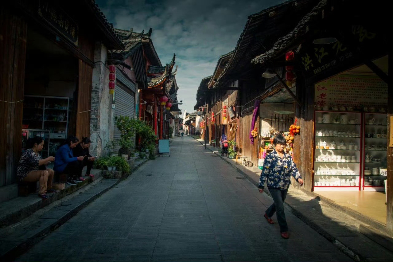 黔阳古城｜一座真正活着的古城逃离人海，扎进市井，游走在纵横交错的