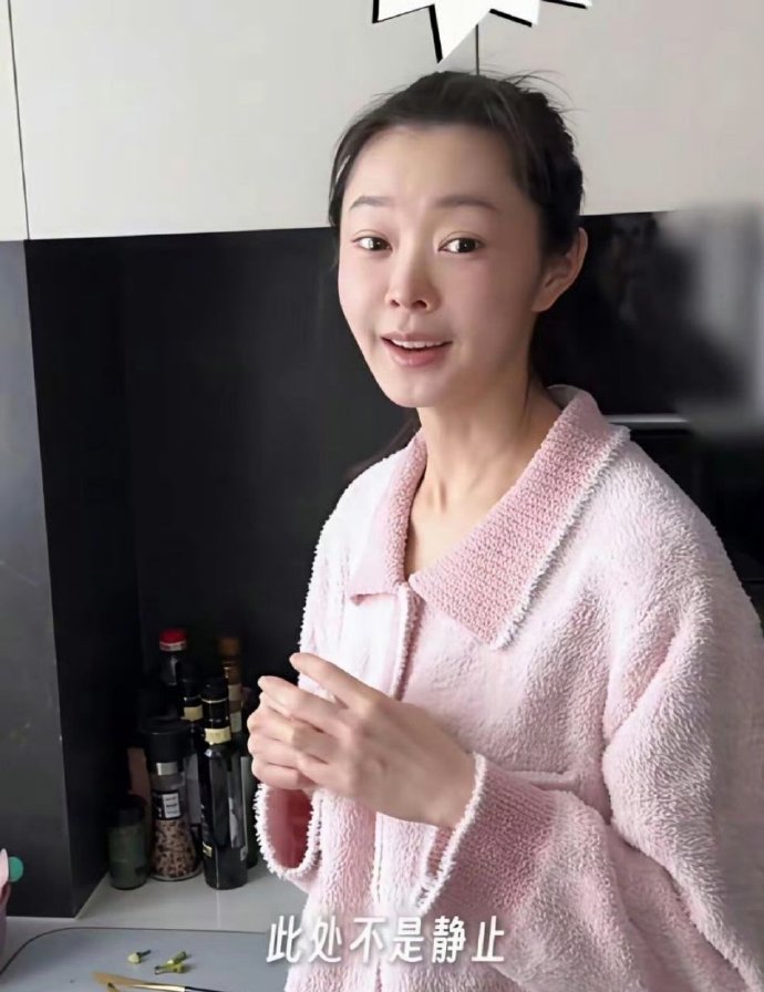 我去，宋轶素颜原来长这样，清清爽爽的样子，比化了妆还好看，这状态绝了