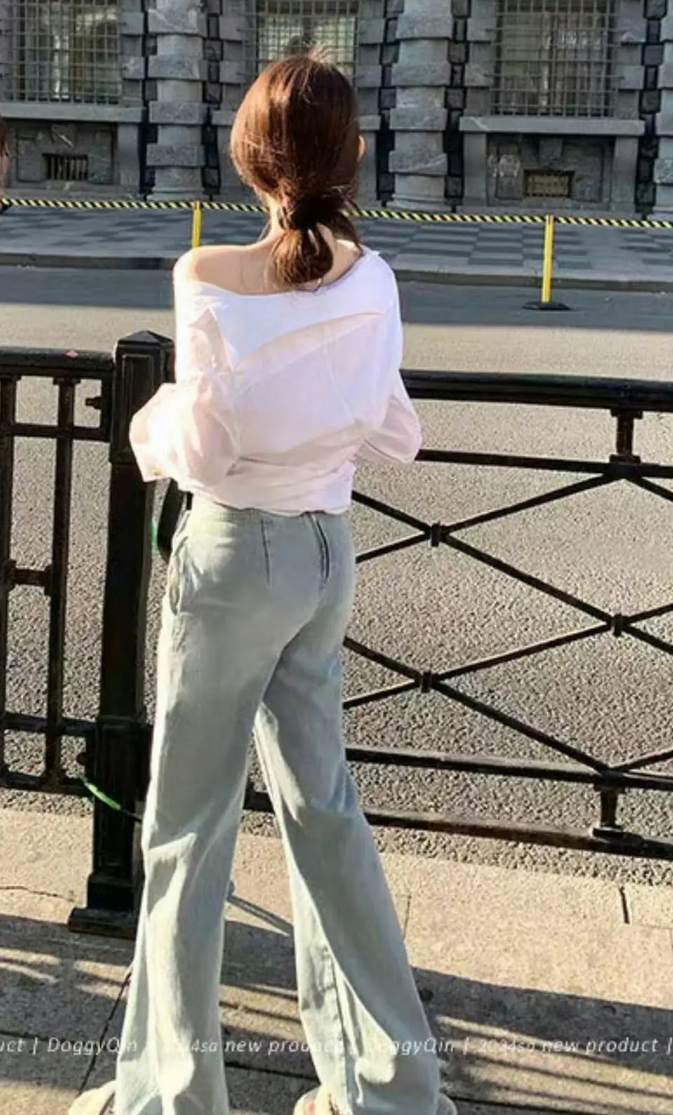 是谁发明了这种后拉链牛仔裤，这一点都不方便！​​​