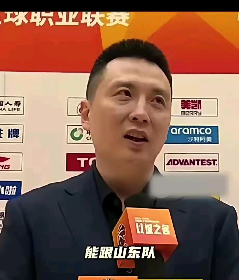 CBA最狠的话术来了，赢了山东，却对着辽宁的方向鞠了个躬，配三张图刚好能把这事讲
