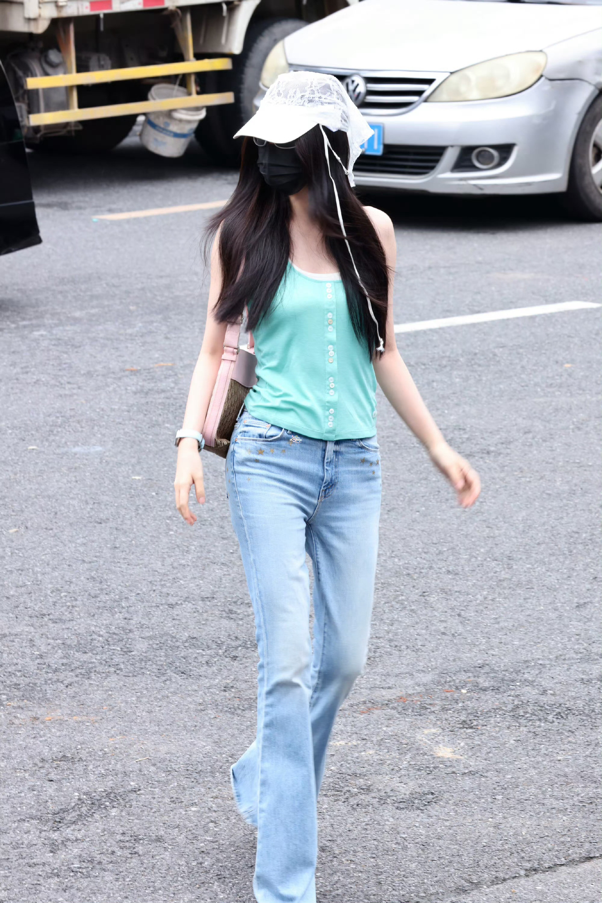 虞书欣今天长生骨上班好清新好夏天好美丽