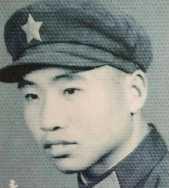 1984年5月，前线医生沉痛地宣布李陶雄牺牲，两名战士把他抬上转运车，准备送到后