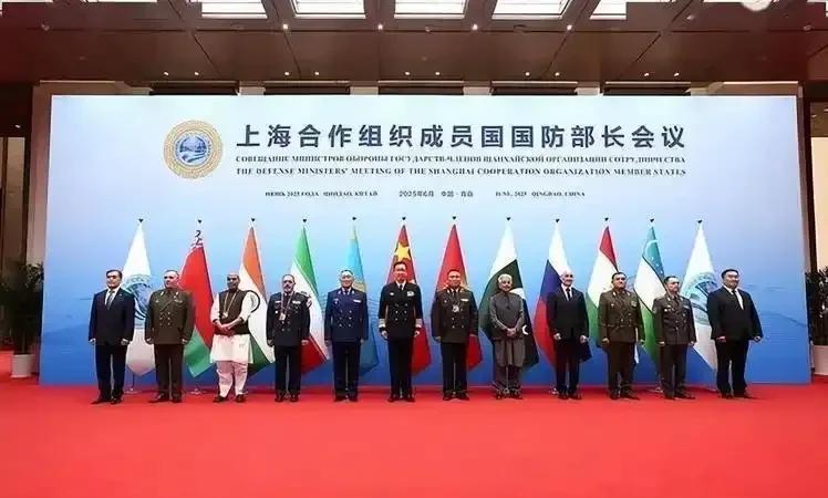 天津的秋高气爽，上合组织峰会正热火朝天！俄前总理米哈伊尔·弗拉德科夫一句话点醒