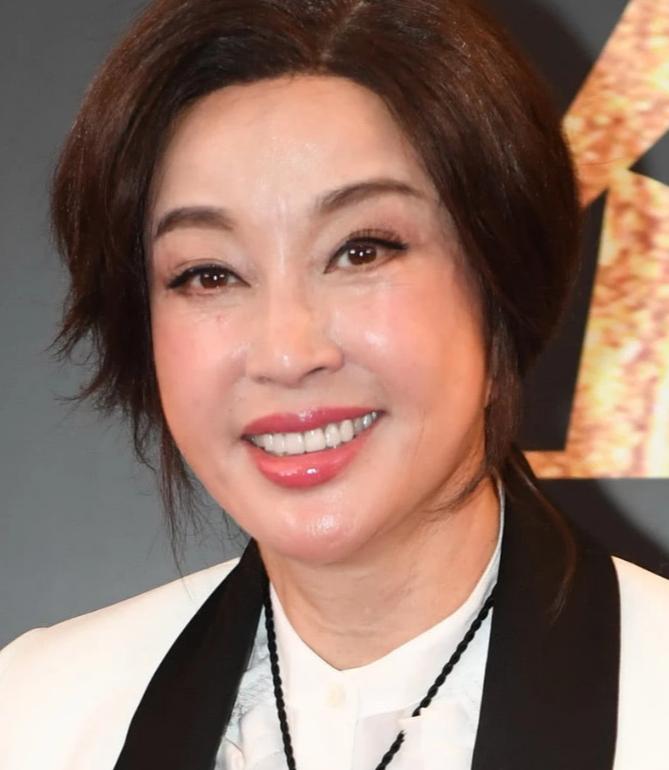 刘晓庆不忍了！亲口开骂古柯“好吃懒做是渣男”，对方反手索赔504万！8月31