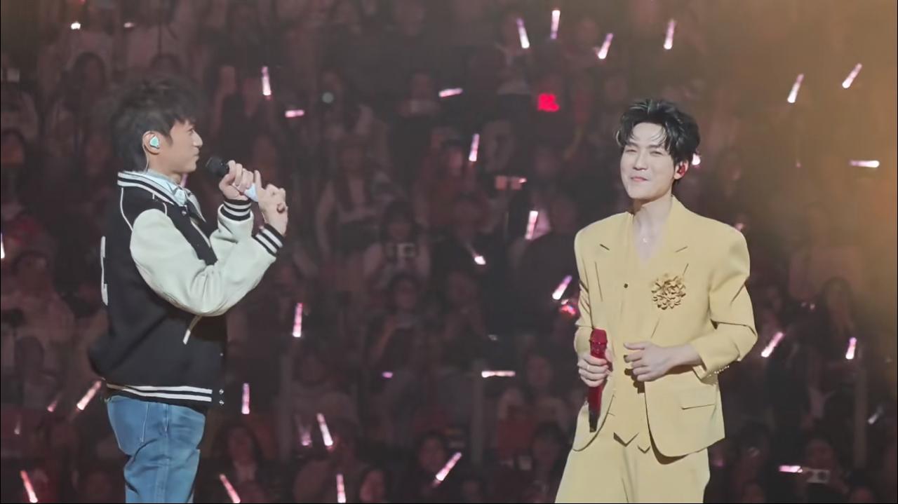 热搜来了，陈楚生与古巨基《当年情》唱了两遍！这是什么魔咒🪄啊！去年演唱会《