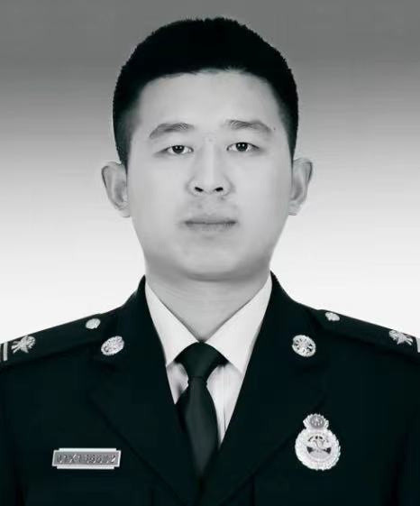 消防英烈冯振，2023年7月31日，冯振因连续作战体力耗尽和水流冲击巨大，导致安
