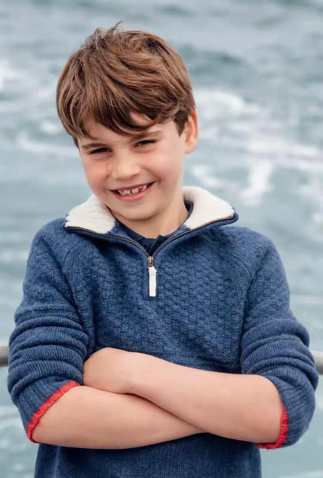 肯新顿宫的新动态，当地时间4月23日是威廉王储和凯瑟琳王储妃小儿子路易斯王子的八