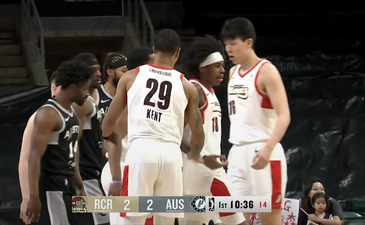 百发百中！杨瀚森状态爆棚，今天G联赛上半场6投全中，3分球2中2，拿到14分6篮