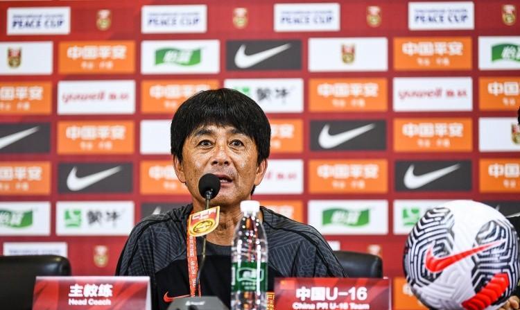 买个外卖就算违纪，中国国少队球员谢晋就被按在替补席，两场比赛没有上场，日籍主教练