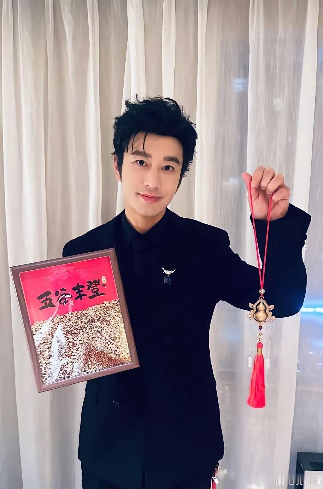 黄晓明，传来喜讯。6月10日，就在大家都在关注谢娜时，48岁的黄晓明，却冲上